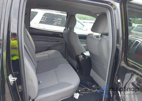 2013 Toyota Tacoma Base V6 z USA, uszkodzony, nr VIN 3TMLU4EN4DM117239